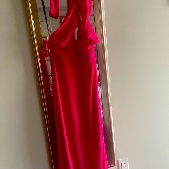 Elegant Pink dress with a slit beside - Picture 2 of 2